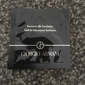 2 samples Giorgio Armani Luminous Silk 5.5